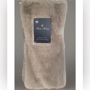 Brooks Brothers Luxe Gray Faux Fur Silver Velvet 50” x 70” Throw  Blanket New